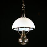 163_S2 sospensione in stile Vecchia America, con 2 lampadine E27 anche a LED, ottone brunito, e vetro satinato opaline